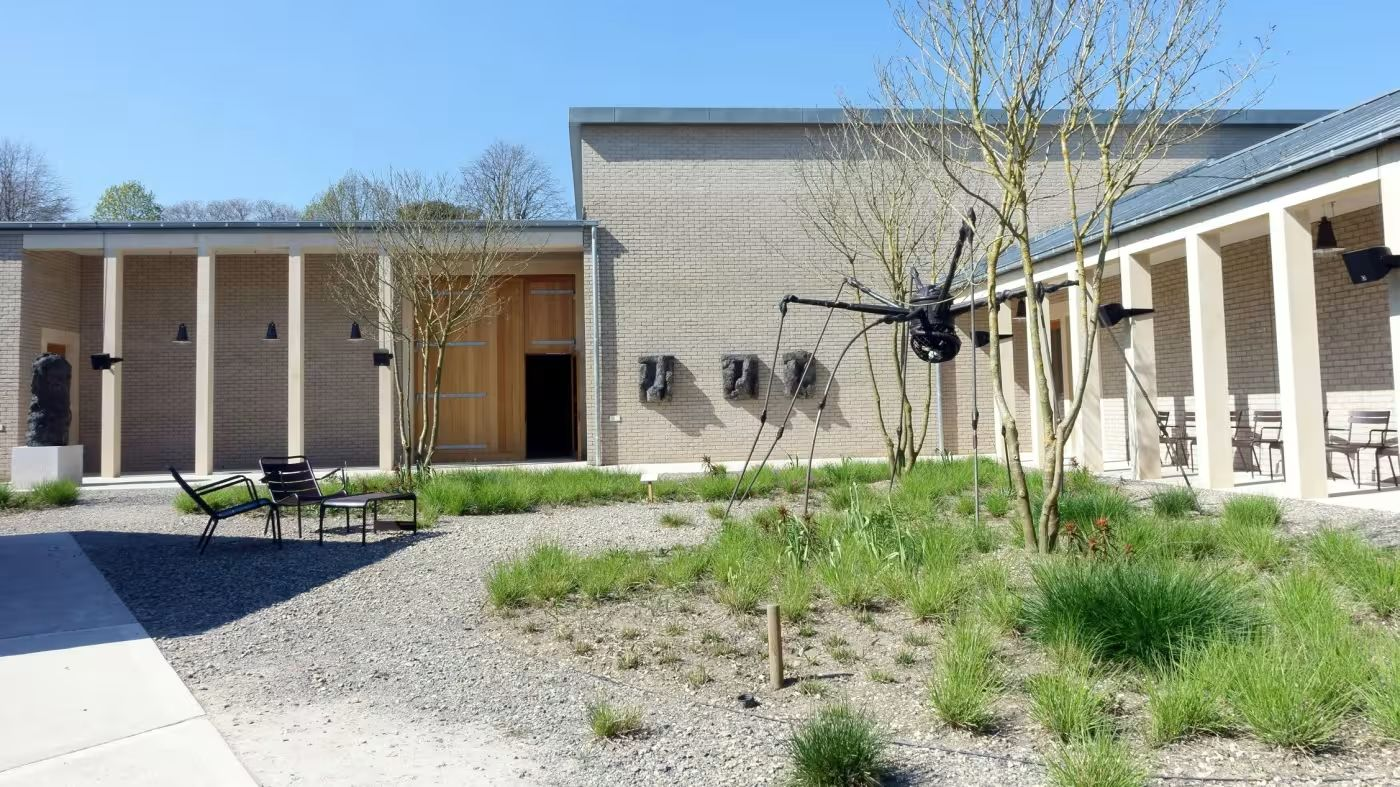 Hauser & Wirth’s UK profits slide 90% as art market struggles